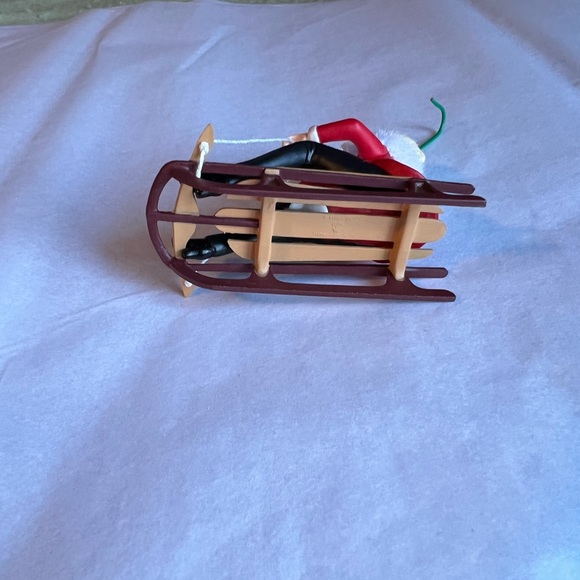 Hallmark Keepsake Ornament. Winter Fun with Barbie and Kelly. - Picture 11 of 11